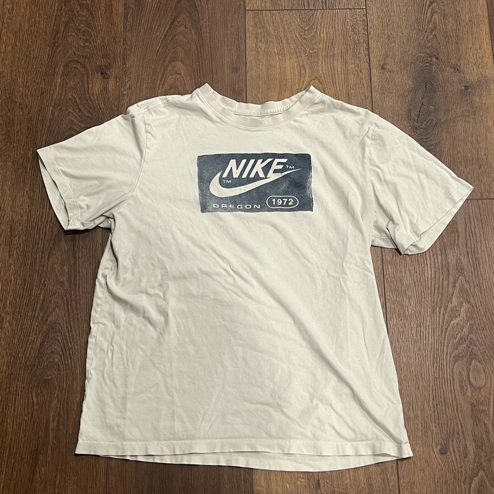 Nike Men's Cream Graphic Tee